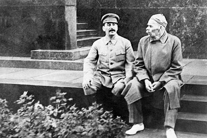 Iósif Stalin y Máximo Gorki, en una fotografía tomada en 1929.