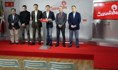 Representantes municipales del PSE-EE en la presentación de sus objecciones al proyecto de Ley Municipal.