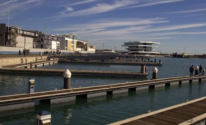 Imagen de la d&aacute;rsena del puerro de Valencia.