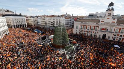 Vista general de la Puerta del Sol de Madrid durante la concentración contra la ley de amnistía, este domingo.