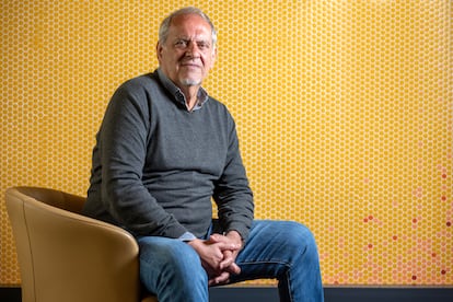 Javier Aroca, analista político, retratado en el Hotel Catalonia, Madrid, el 9 de abril de 2025.
