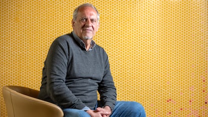 Javier Aroca, analista político, retratado en el Hotel Catalonia, Madrid, el 9 de abril de 2025.