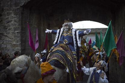 King Melchior arrives in Pamplona riding a camel.