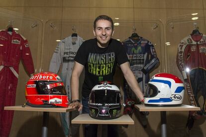 Jorge Lorenzo, con algunas de las piezas de su colección.