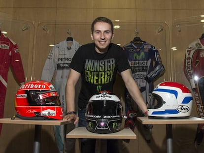 Jorge Lorenzo, con algunas de las piezas de su colecci&oacute;n.