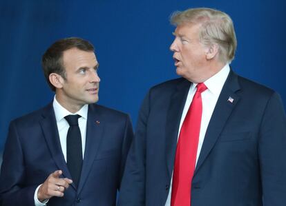 El presidente francés Emmanuel Macron junto a Donald Trump, a la llegada de la cumbre de la OTAN. 