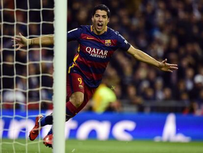 Luis Suárez celebra el gol en el encuentro.