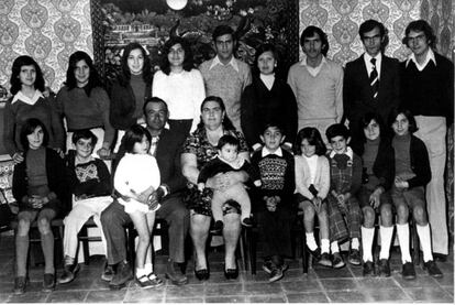 La familia de Francisco Troncoso y Dolores Guisado, con 18 hijos, Premio Nacional de Natalidad de 1976.