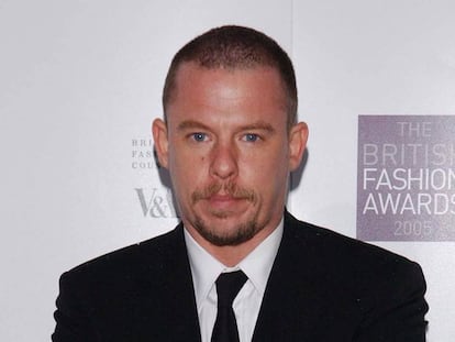 El diseñador Alexander McQueen, en Londres en noviembre de 2005.