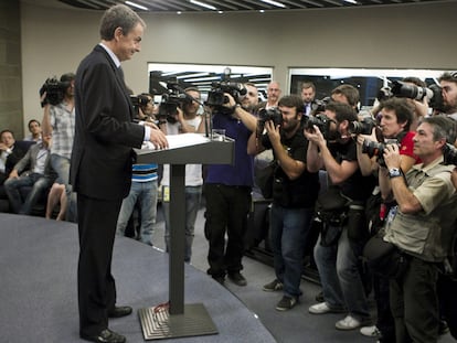 José Luis Rodríguez Zapatero, en La Moncloa, antes de comenzar la rueda de prensa en la que anunció la convocatoria electoral.