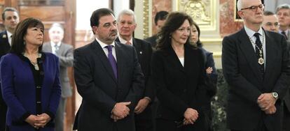 Toma de posesi&oacute;n de su s cargos del presidente del CSN, Fernando Marti Scharfhausen (d), y los consejeros Rosario Velasco Garc&iacute;a (2d), Fernando Castell&oacute; Boronat y Cristina Narbona Ruiz, en el Congreso de los Diputados. en 2013.