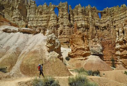 Senderistas en la ruta Peekaboo, en Bryce Canyon, Utah (Estados Unidos).