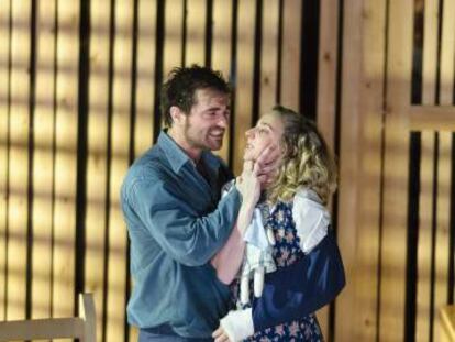 Borja Espinosa y Anna Moliner en 'Les bruixes de Salem'.
