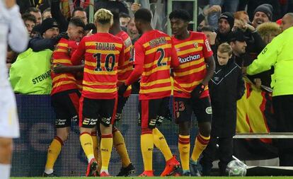 Los jugadores del Lens celebran un gol el día 18.