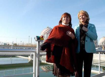 Cristina Narbona y Esperanza Aguirre, en un acto oficial.