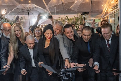 Sandra Cuevas, Hector Soberón, César Évora y Eduardo Yáñez durante la inauguración de la galería. 