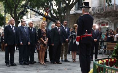 Una imatge del Govern català en l'ofrena floral al monument.