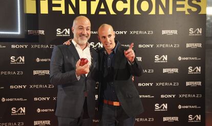 El director gerente de Prisa Revistas, Óscar Becerra, con Borja Bas.