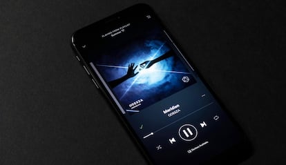 Teléfono móvil con la aplicación Spotify