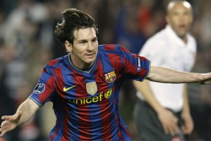 Messi anota los cuatro goles del Barcelona ante el Arsenal.