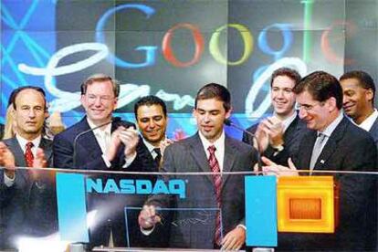 Ejecutivos de Google el día de su salida a Bolsa, el 19 de agosto de 2004.