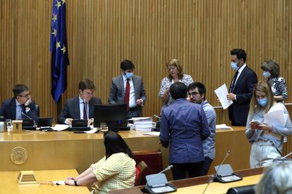 Miembros de la Comisión para la Reconstrucción Económica y Social, ayer en el Congreso de los Diputados.