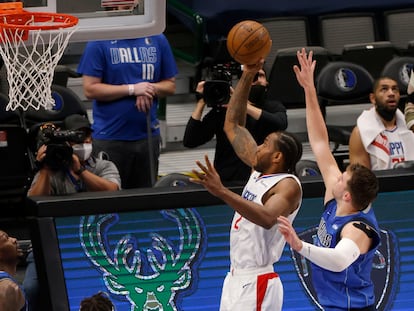 Leonard supera a Doncic en el Dallas-Clippers.