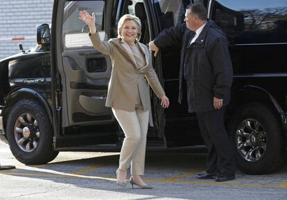 La candidata demòcrata a la presidència dels Estats Units arriba al col·legi electoral de Chappaqua, Nova York.