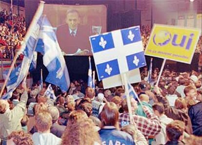 Partidarios de la soberanía de Quebec en un mitin en Montreal, durante la campaña del referéndum de 1995.