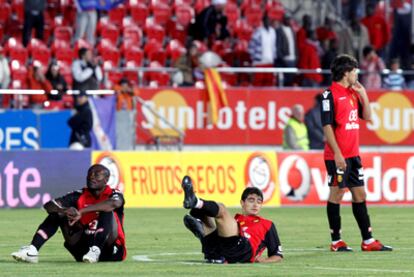 Los jugadores de Manzano, abatidos tras conocer el resultado del Sevilla