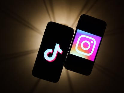 ‘Smartphones’ mostrando los logos de TikTok e Instagram