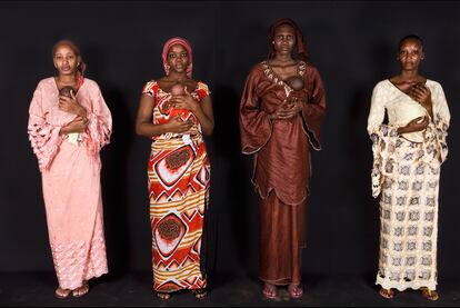 Reunimos a un grupo de madres en el hospital Rey Balduino de Dakar. Posaron orgullosas, guapísimas, con sus mejores galas y sus más preciada posesión: sus niñitos. Todos recogidos en el pecho, en la zona más acogedora del cuerpo humano, cerca del corazón.