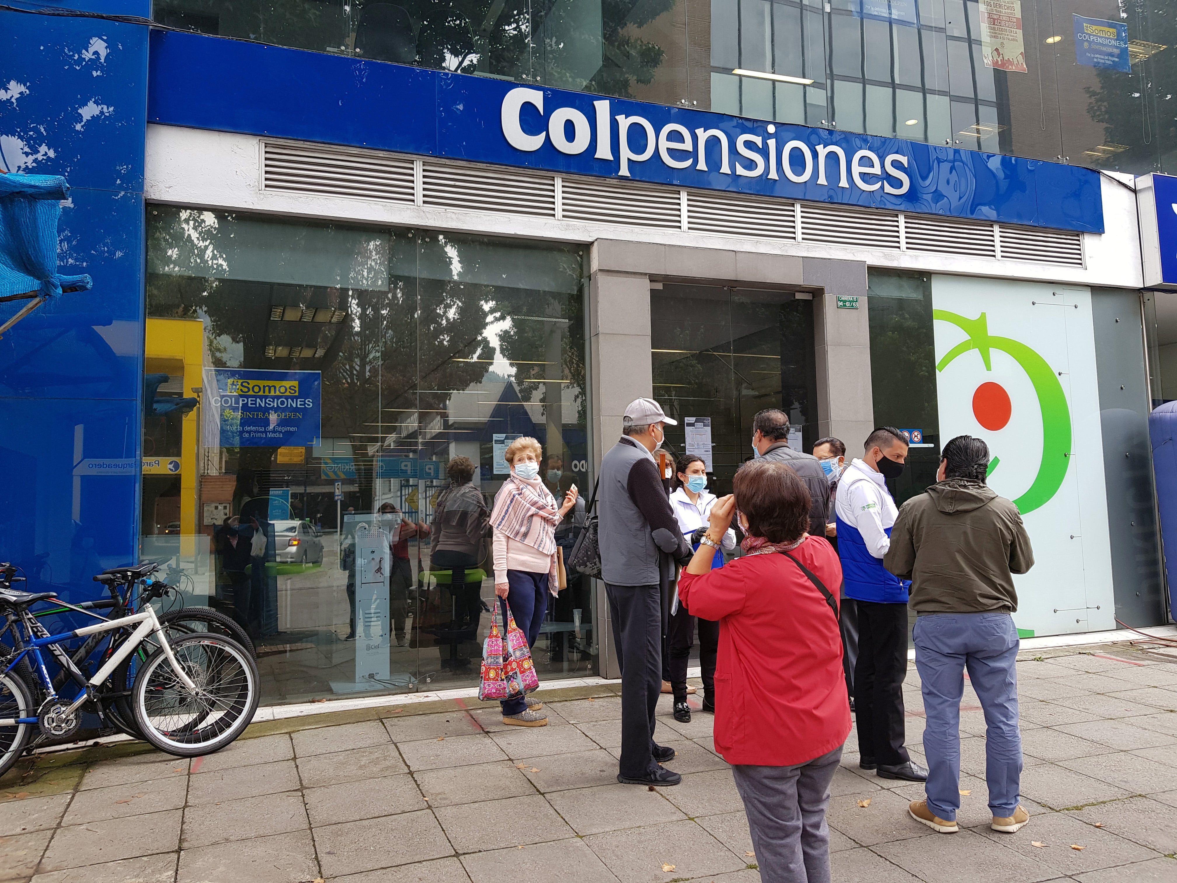 El Gobierno ordena trasladar 7.000 millones de dólares desde los fondos privados a Colpensiones