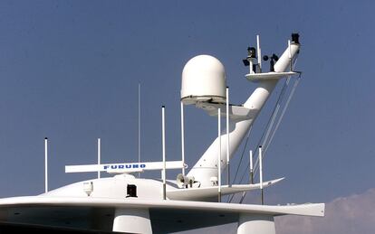 Vista del sistema de comunicaciones exterior del yate "Fortuna"