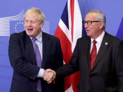 Los Veintisiete aprueban el nuevo documento en una cumbre europea, mientras Boris Johnson afronta este sábado en el Parlamento británico la ratificación del pacto sin tener la mayoría asegurada