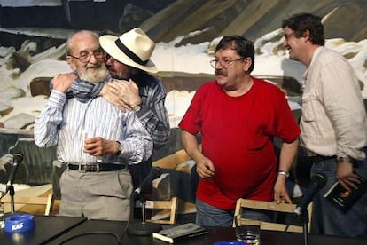 De izquierda a derecha, Ángel González, Joaquín Sabina, Paco Ignacio Taibo II y Luis García Montero.