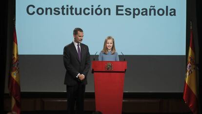 El Rey Felipe VI y la Princesa Leonor en la lectura de la Constitución en el Instituto Cervantes. 