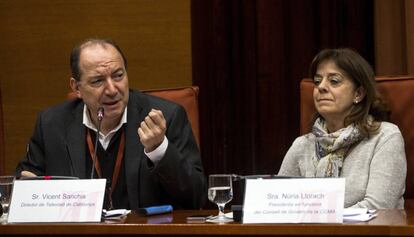 Vicent Sanchis, director de TV3, y Núria Llorach, presidenta en funciones de la CCMA, en el Parlament.