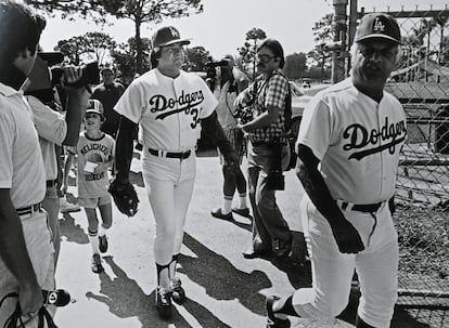 En 1981 el zurdo culminó su increíble año ganando el premio al Novato del Año de la Liga Nacional y el premio Cy Young, mientras ayudaba a llevar a Los Ángeles a un título de Serie Mundial.
