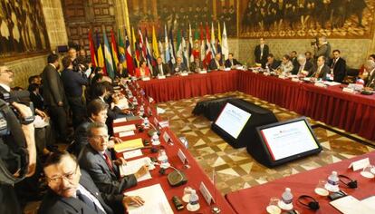 Reuni&oacute;n de ministros de Interior iberoamericana, celebrada ayer en el Palau de la Generalitat.