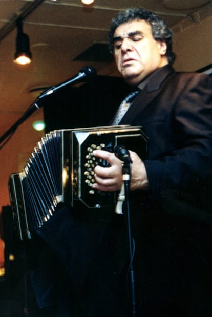Rubén Juárez, en una actuación del año 2000.