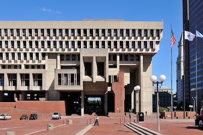 El ayuntamiento de Boston, un emblema del brutalismo, se inauguró en 1969 y es obra del estudio Kallmann McKinnell & Knowles.