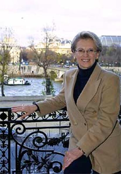 Michèle Alliot-Marie, en el balcón de su despacho en París.