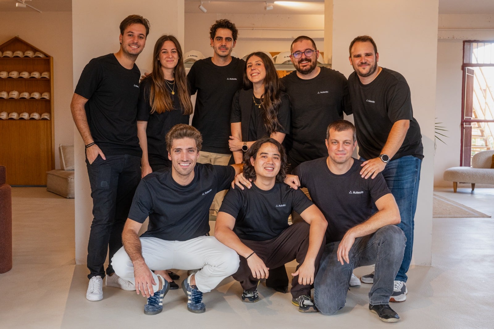 Autentic AI cierra una ronda de 1,5 millones para su IA de estudios de mercado y competir con Kantar, IPsos o NielsenIQ