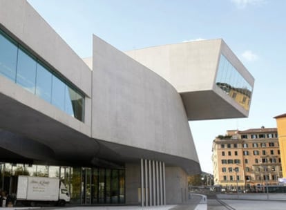 Vista exterior del museo Maxxi, realizado por Zaha Hadid en el norte de Roma.