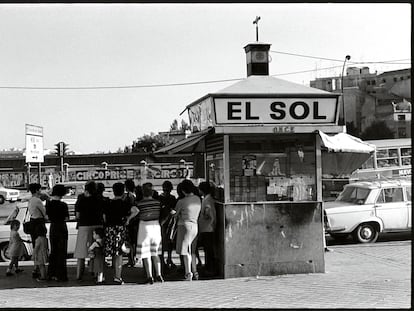 Madrid, 1977, una de las fotografías de Javier Campano que pueden verse en la exposición en el Museo Lázaro Galdiano de Madrid.