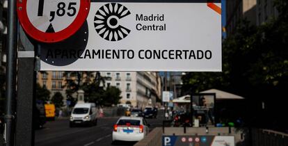 Cartel de Madrid Central en Madrid.