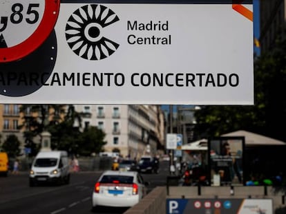 Cartel de Madrid Central en Madrid.