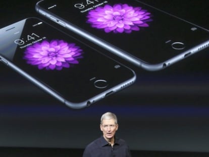 Tim Cook en la presentaci&oacute;n de los &uacute;ltimos iPhones.