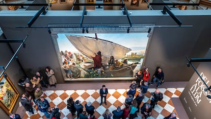 Una perspectiva del inicio de la exposición con el lienzo de 'Yo soy el pan de la vida', de Joaquín Sorolla, este viernes.